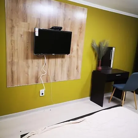 Apartament студиото е партер от жилищна сграда. център.